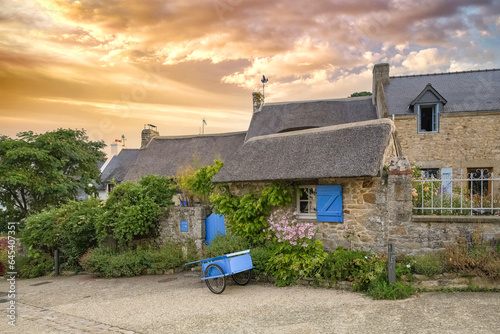 Fototapeta Naklejka Na Ścianę i Meble -  Brittany, Ile aux Moines island in the Morbihan gulf, small street and beautiful house at sunset
