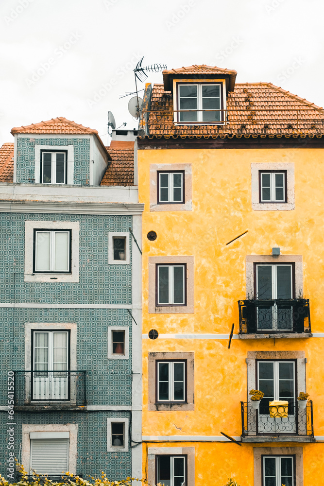 Facades immeubles colorés à Lisbonne 