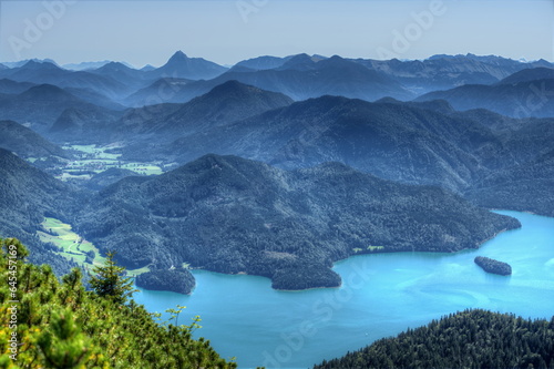 Blick vom Herzogstandgipfel über den Walchensee ins Karwendelgebirge