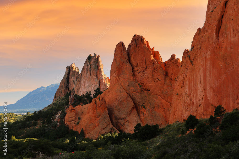 Fototapeta premium Beautiful sunset over Garden of the Gods, originally called Red Rock Corral. Garden of the Gods is a 1,341.3 acre public park located in Colorado Springs, Colorado, USA
