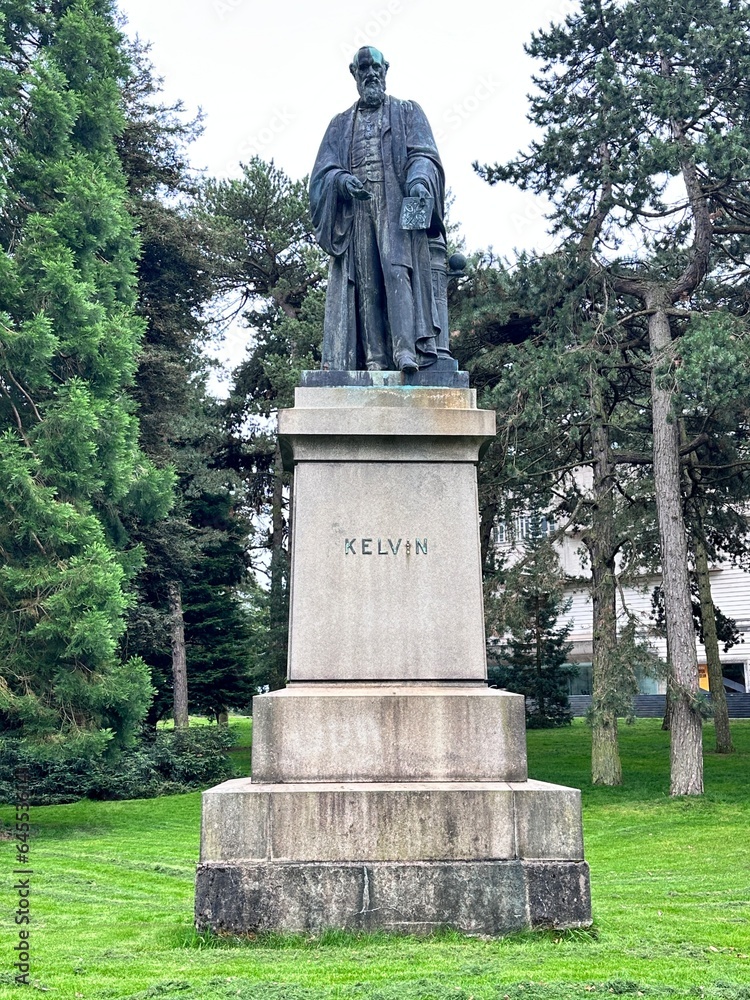 Monument of Lord Kelvin, defined thermodynamic temperature