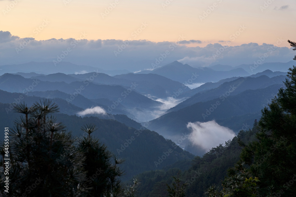 天狗木峠、雲海と紀伊山脈