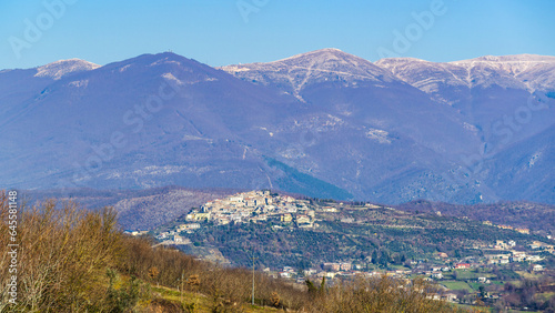 Paysage d'hiver dans la région du Latium en Italie © PPJ
