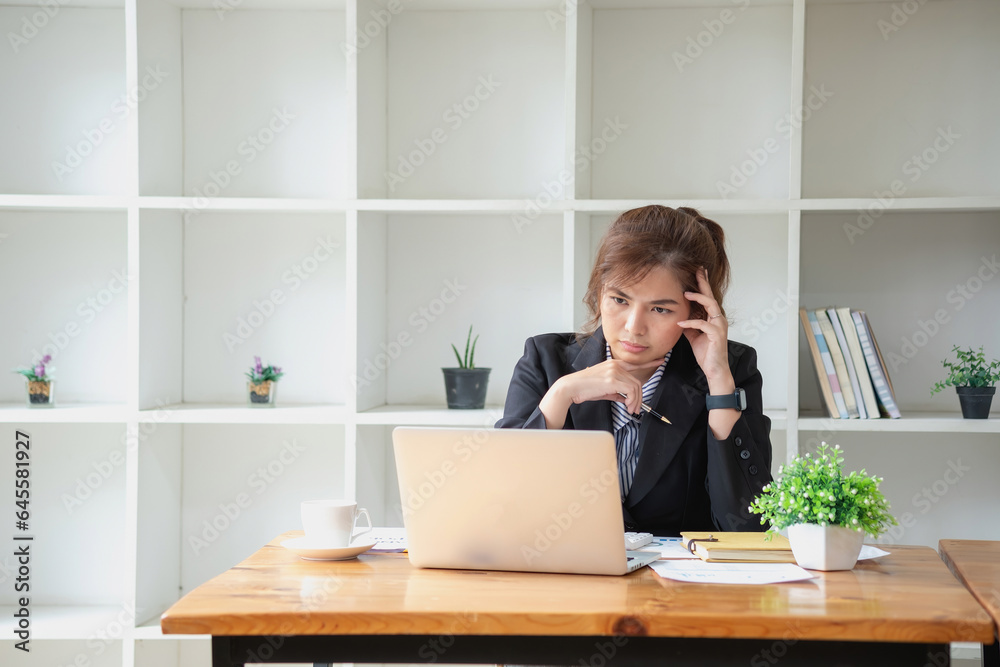 Concept Burnout Syndrome.  Businessman feels uncomfortable working. Which is caused by stress, accumulated from unsuccessful work And less resting body. Consult a specialist psychiatrist.