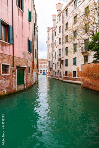 Beautiful canals and tradit...