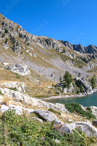 Paysage de montagne dans les Alpes du Sud dans le parc national du Mercantour au lac de Trecolpas