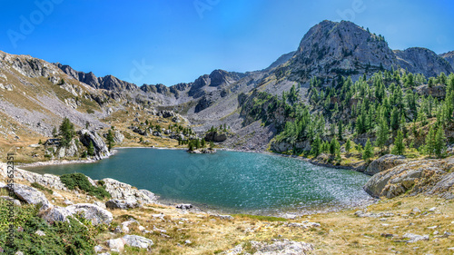 Paysage de montagne dans les Alpes du Sud dans le parc national du Mercantour au lac de Trecolpas