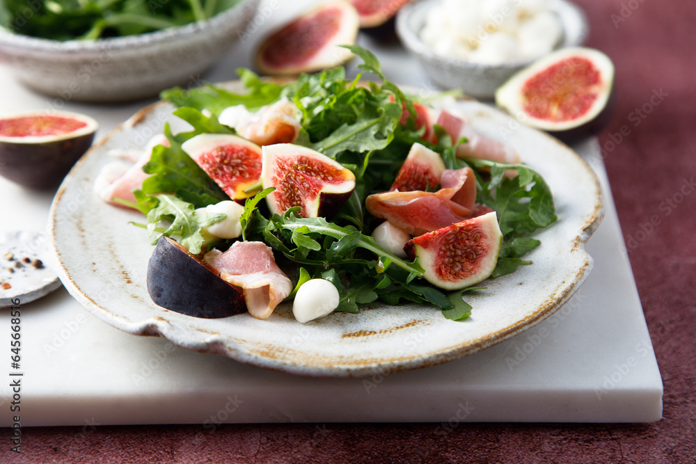 Arugula salad with figs and mozzarella cheese