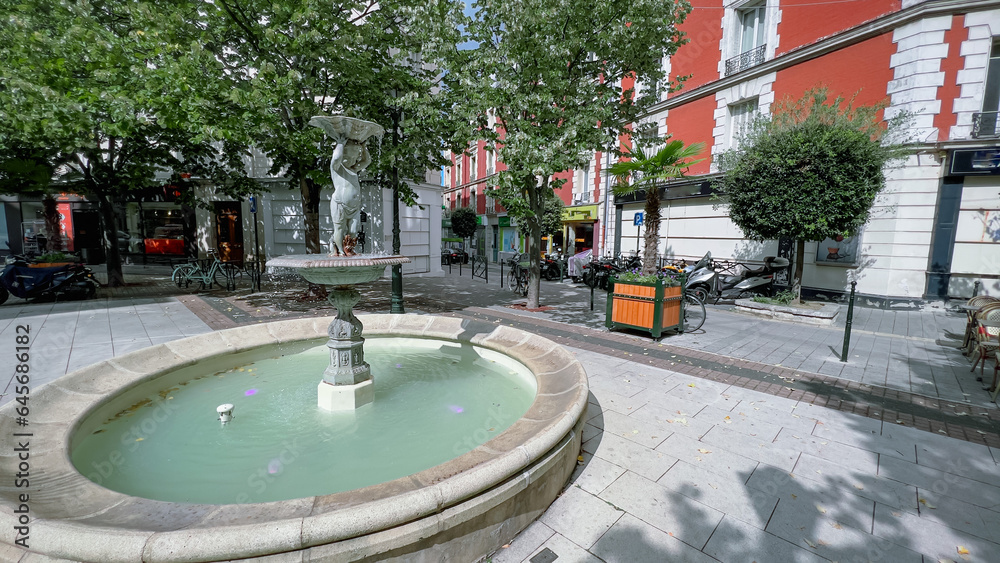 ‏A fountain in the outskirts of Paris in the morning