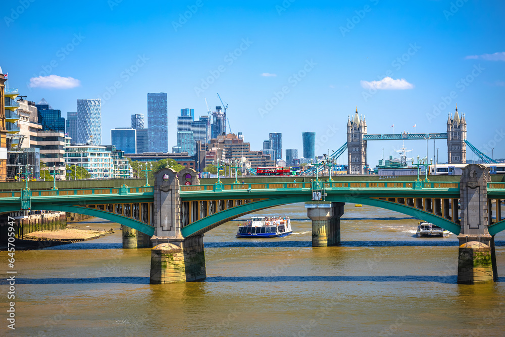 Obraz premium London bridge an Tower bridge over Thames river view