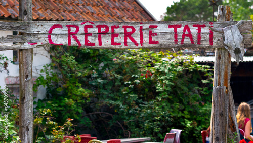 Quadro su tela rust cars on the creperie tati in gotland sweden