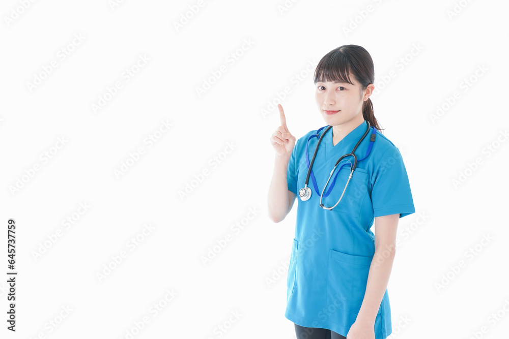 指を指す若い女性看護師 指を指す若い女性看護師