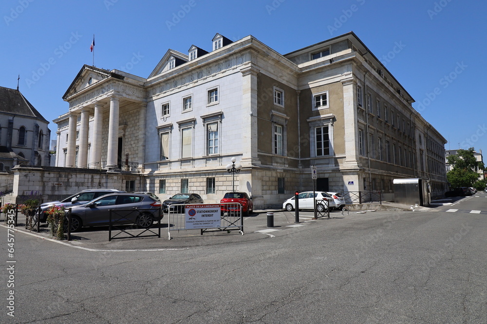 Le tribunal judiciaire, vu de l'extérieur, ville de Pau, département des Pyrénées Atlantiques, France