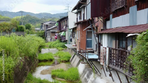 田舎町の古びた家屋　昭和