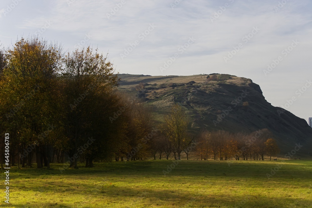 Arthur Seat Mountains: Edinburgh's Natural Crown Arthur Seat Mountains: Edinburgh's Natural Crown