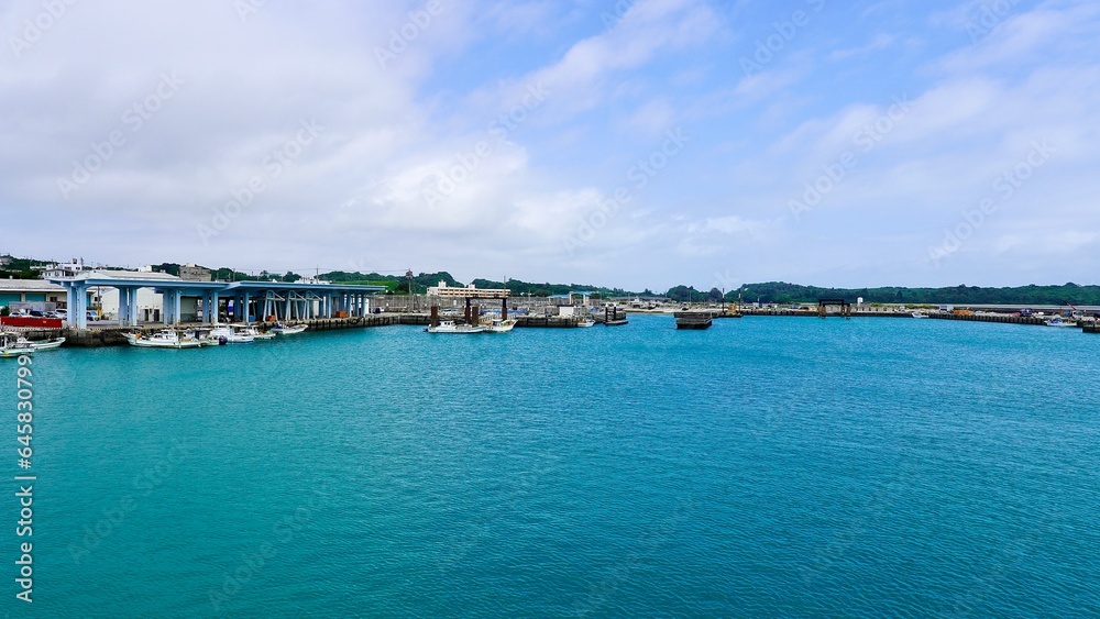 沖縄県うるま市の平敷屋港