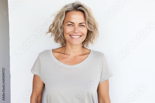 Portrait photography of a French woman in her 40s wearing a casual t-shirt against a white background © Anne Schaum