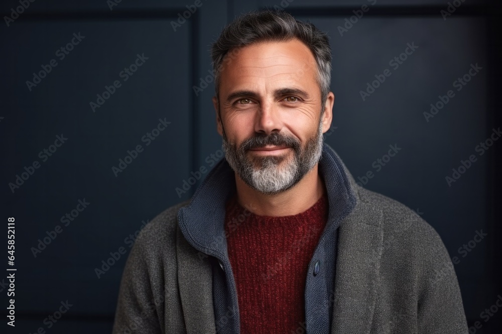 Obraz premium Medium shot portrait photography of a Italian man in his 40s against an abstract background
