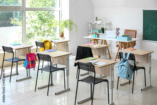 Interior of stylish modern empty classroom © Pixel-Shot