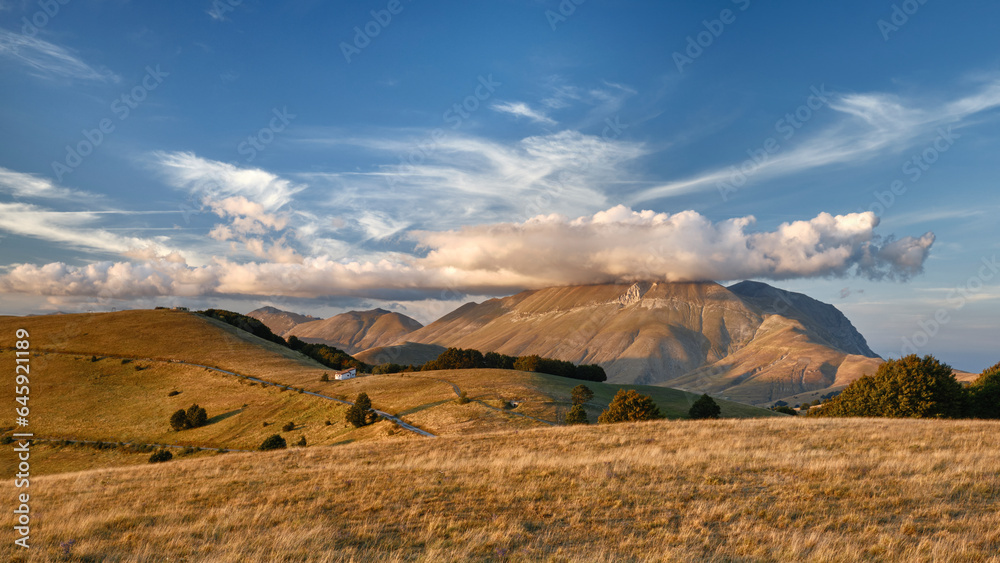 Fine estate nel Parco Nazionale dei Monti Sibillini - Castelluccio di Norcia - Umbria e Marche