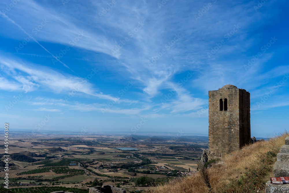 vista del bonito castillo abadía de Loarre en la provincia de Huesca, España	