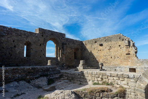 vista del bonito castillo abadía de Loarre en la provincia de Huesca, España 