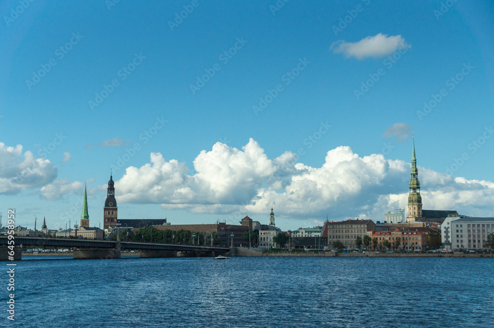 Panorama von Riga, Lettland. Fluss Daugava