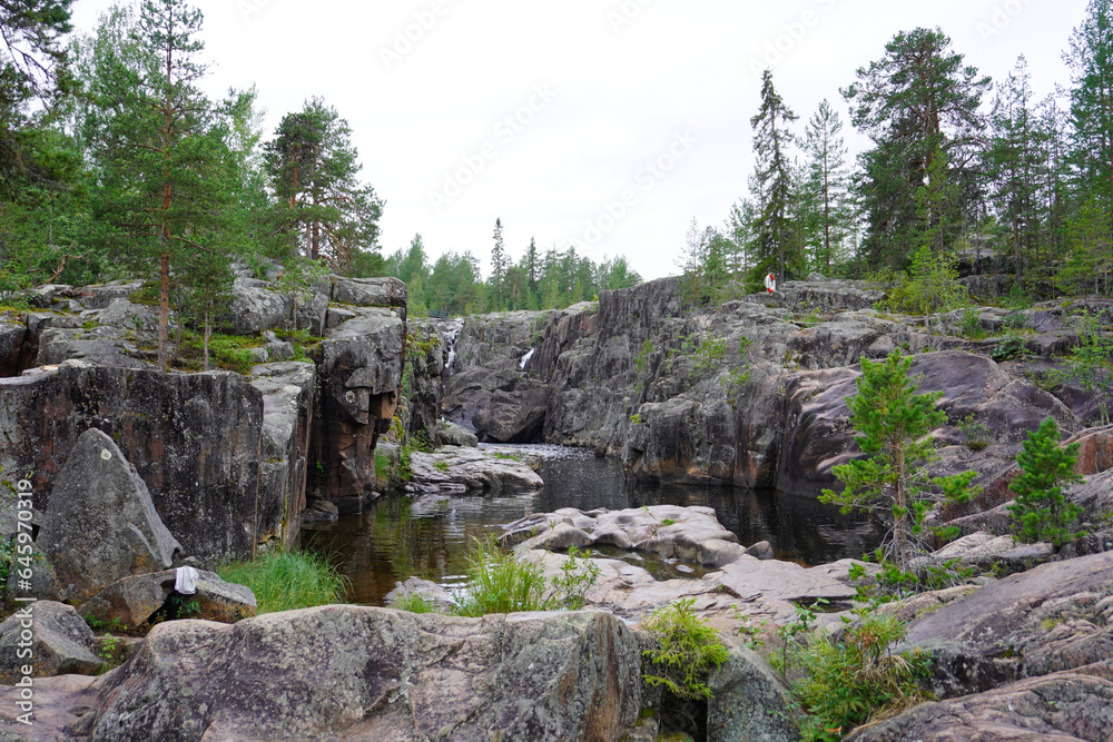 Die wunderschöne Gegend im Naturreservat Storforsen in Schweden 