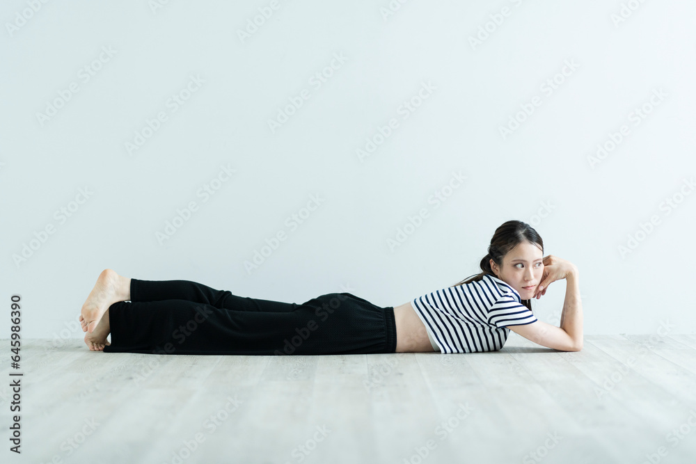 Fototapeta premium リラックスする女性