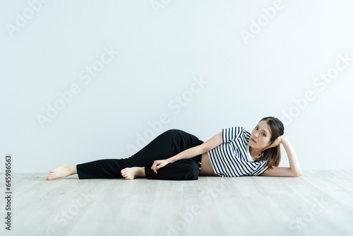リラックスする女性
