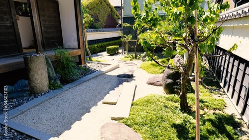 よく晴れた日の日本の伝統的な庭 photo