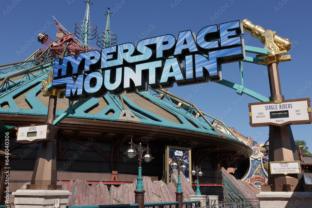 Naklejka premium Parc à thème Disneyland Paris et Walt Disney Studios