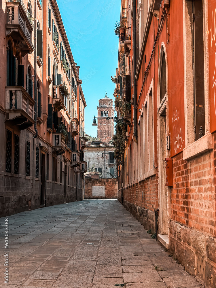 narrow street, Venice