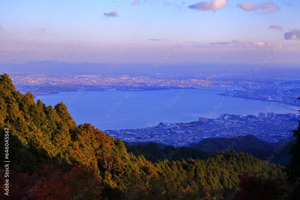 比叡山から見る琵琶湖の紅葉と夕景 比叡山から見る琵琶湖の紅葉と夕景