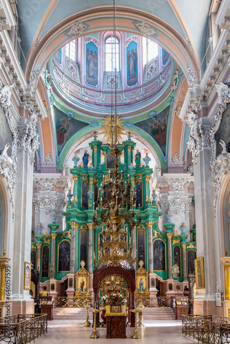 Piękne wnętrze cerkwi świętego ducha w Wilnie 