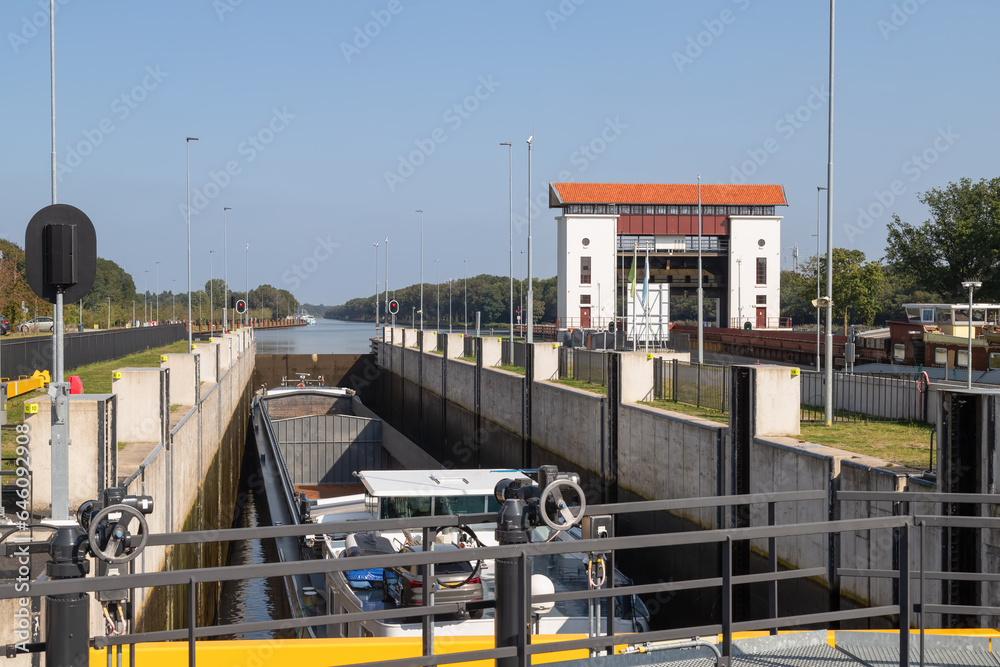 Monumental lock complex - Sluice Eefde, at the Twentekanaal near the Dutch town of Eefde. Monumental lock complex - Sluice Eefde, at the Twentekanaal near the Dutch town of Eefde.