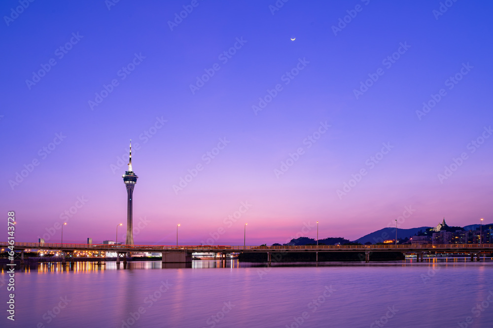 Fototapeta premium Sunset view of the Governador Nobre de Carvalho Bridge
