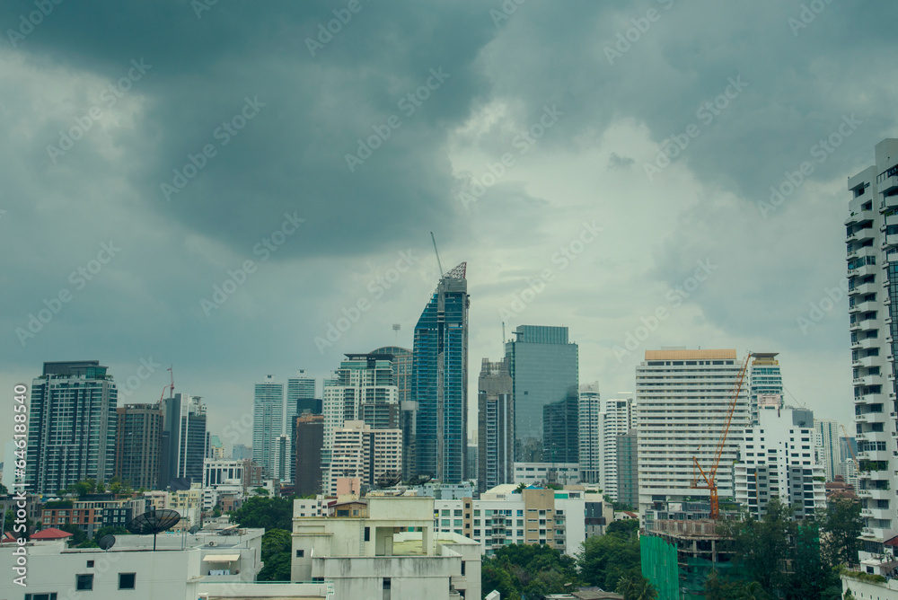 Fototapeta premium Amazing panorama view of Bangkok city skyline with blue sky. Beautiful skyscraper bangkok midtown landscape. Capital building background modern office district.
