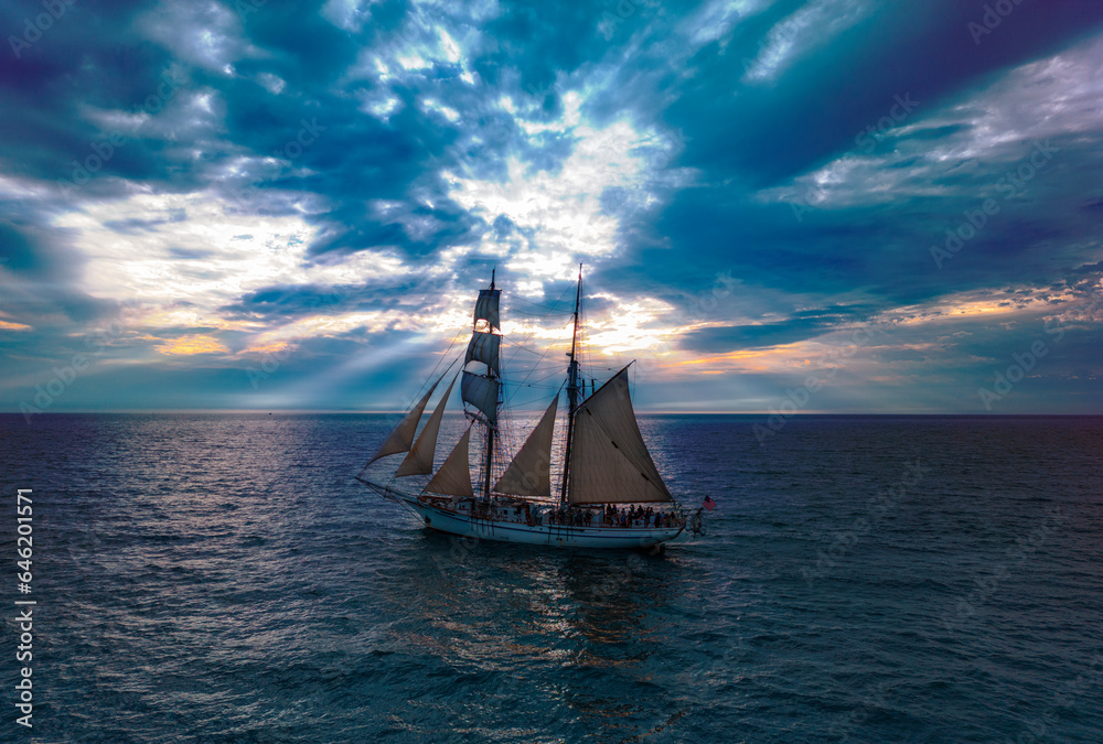 Fototapeta premium Sailing ship under cloudy skies