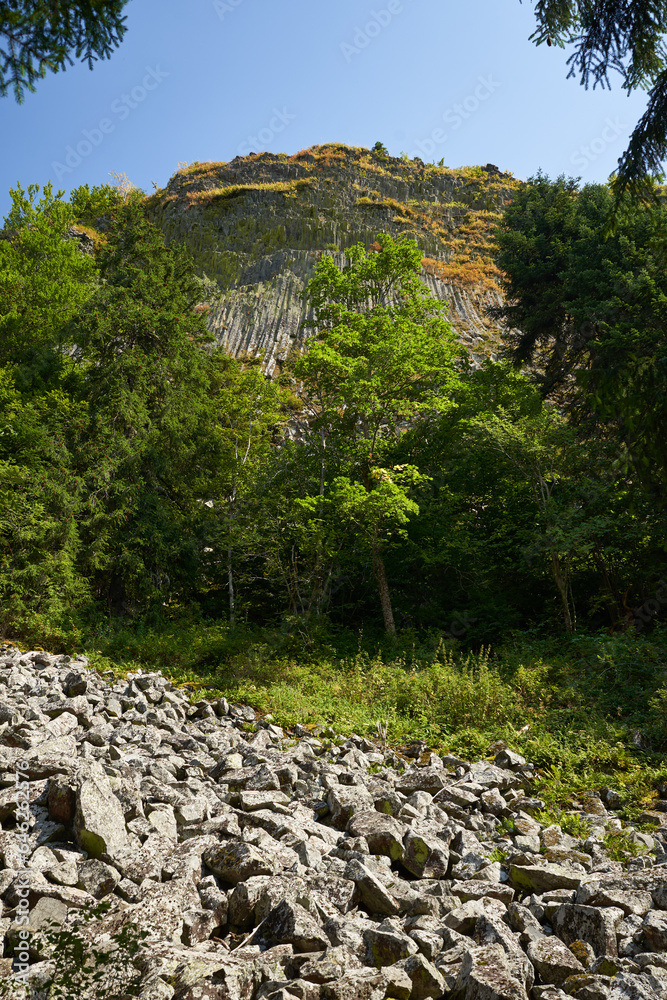 Detunatele basalt rock formations