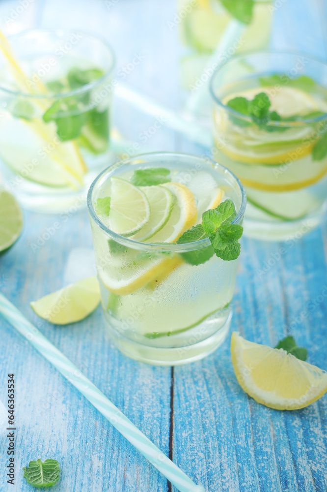 Fototapeta premium Glasses with lemon and lime lemonade