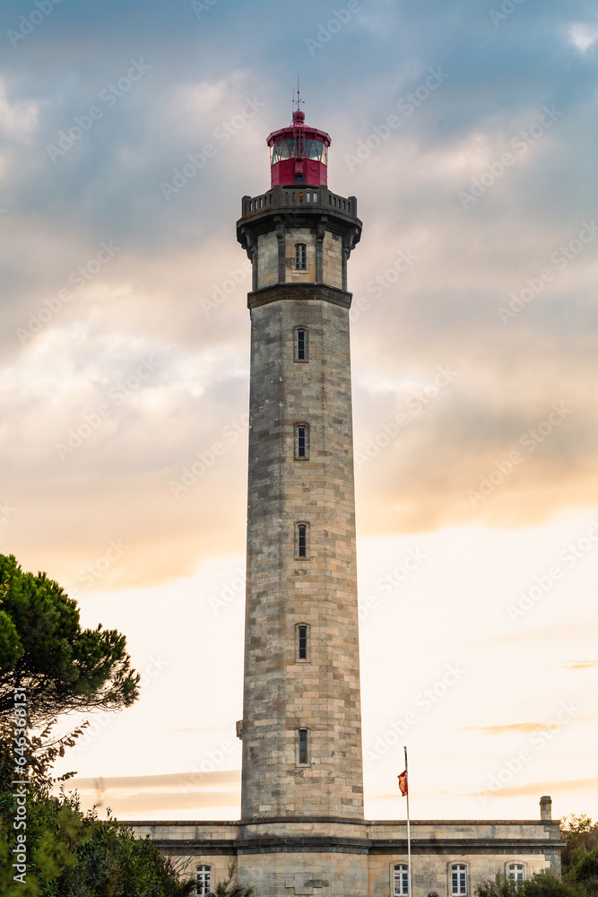 The Whales Lighthouse (el Phare des Baleines), at the western tip of the Île de Ré, France