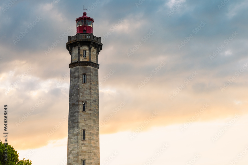 The Whales Lighthouse (el Phare des Baleines), at the western tip of the Île de Ré, France