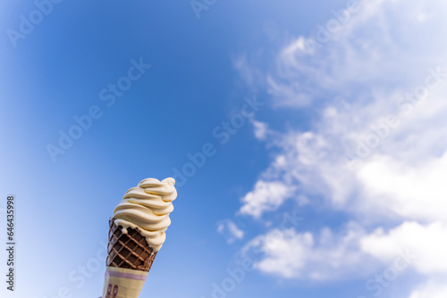 青空とソフトクリーム
blue sky and soft serve ice cream
日本（秋）2022年撮影
Japan (Autumn) Photographed in 2022
九州・熊本県水俣市陣内
Jinnai, Minamata City, Kumamoto Prefecture, Kyushu
（福田農場）
(Fukuda Farm) photo