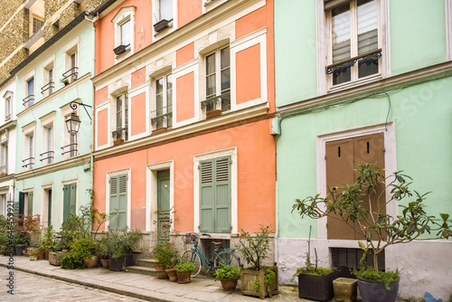 Paris, colorful houses rue Cremieux, typical street in the 12e arrondissement  © Pascale Gueret