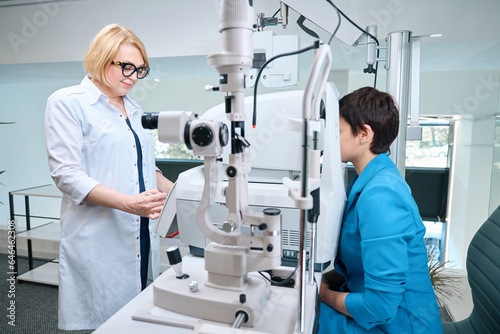 Ophthalmic professional determining patient refractive power with autorefractor
