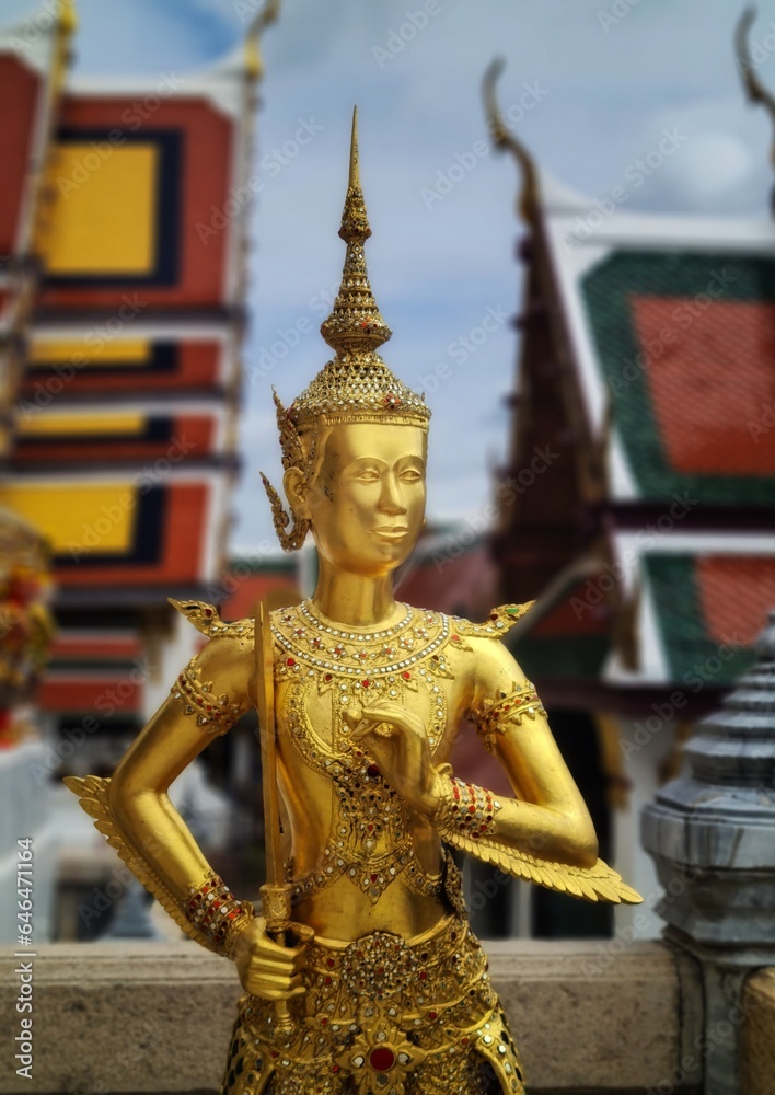 Obraz premium Statue of mysterious creature 