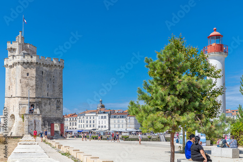 Tour Saint-Nicolas et Phare d'alignement du Vieux-Port de La Rochelle photo