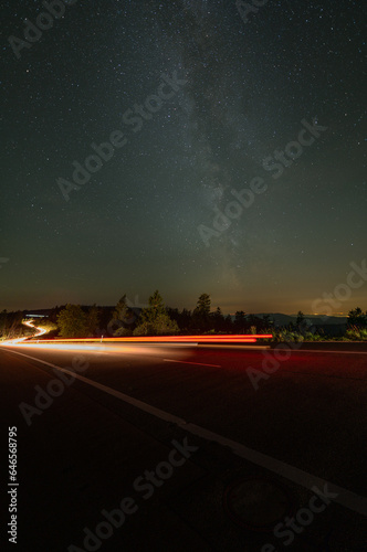 Milchstraße mit Autoverkehr Lichtstreifen