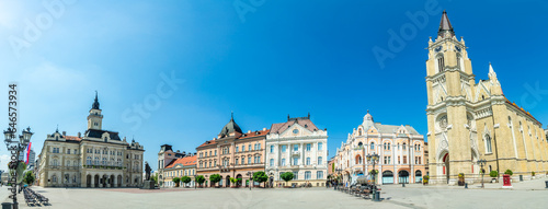 Cuadro en lienzo Freedom square panorama with city hall and Name of Mary church, Novi Sad, Vojvod